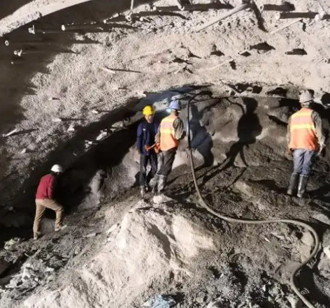 新蔡隧道拱顶带模注浆料，微膨胀注浆料的特点及施工工艺